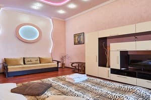 Квартира Home Hotel ул. Лысенко 1. Апартаменты трехместный Однокомнатная квартира, ул. Лысенко, 1 1